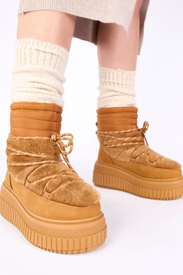 Braune Schneestiefel auf Plattform mit Fell, mit Schnürung „Lydia"