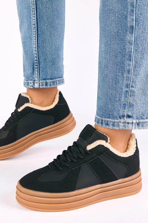 Schwarze Sport-Schuhe mit Futter aus...