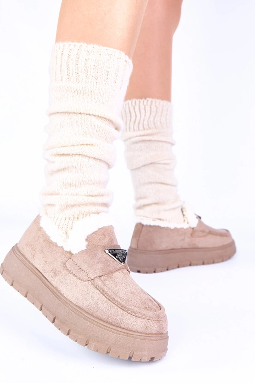 Dunkel-sandfarbene Mokassins auf...