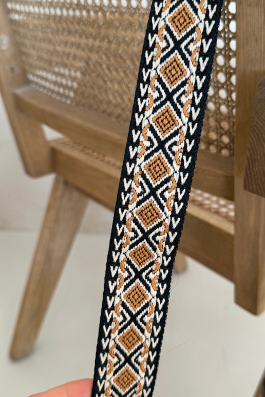 Eine kleine Handtasche mit verzierten Absätzen Big Star OO574091 SchZuarz