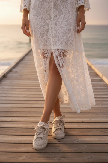 Dekorierte Damen-Sneaker im sandfarbenen Modell Calissea