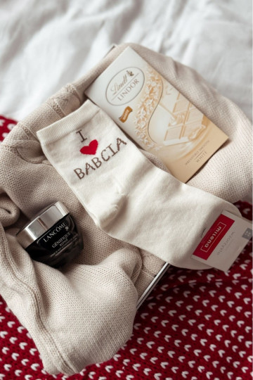 Socken Feminin mit einer Notiz I Love Babcia elfenbeinfarbe