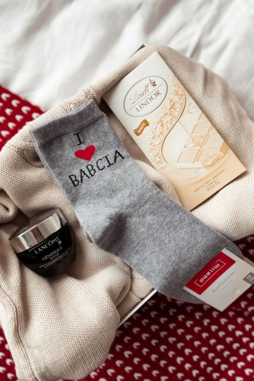 Damen-Socken mit dem Aufdruck „I Love Babcia" in grauer Farbe