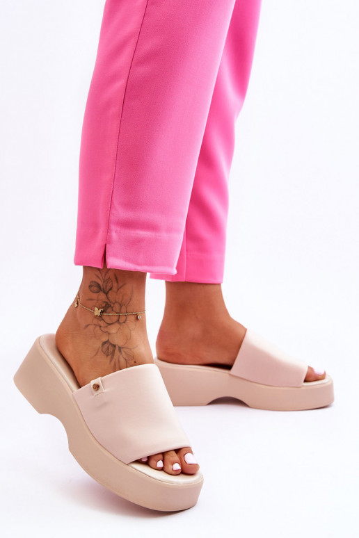 Feminin Hausschuhe mit einer Plattform Beige Carmela