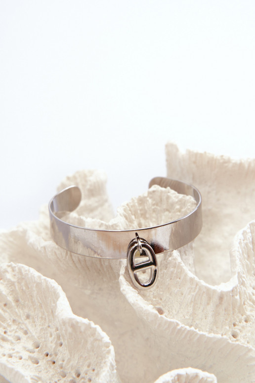 Ein Armband mit Ornamenten Stal NierdzeZuna Silberfarbe