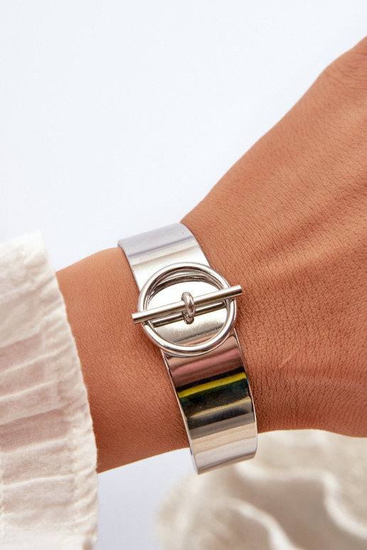 Ein Armband Feminin mit Ornamenten Stal NierdzeZuna Silberfarbe