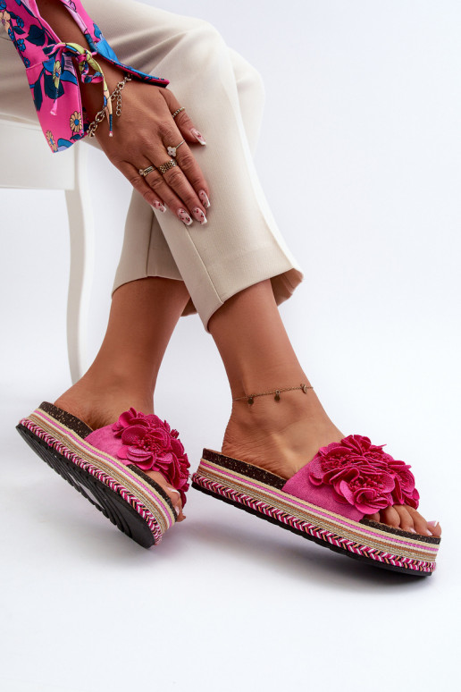 Damenhausschuhe mit einer Plattform Ozdobione mit floralen Motivenkami pinke Farbe Nodina