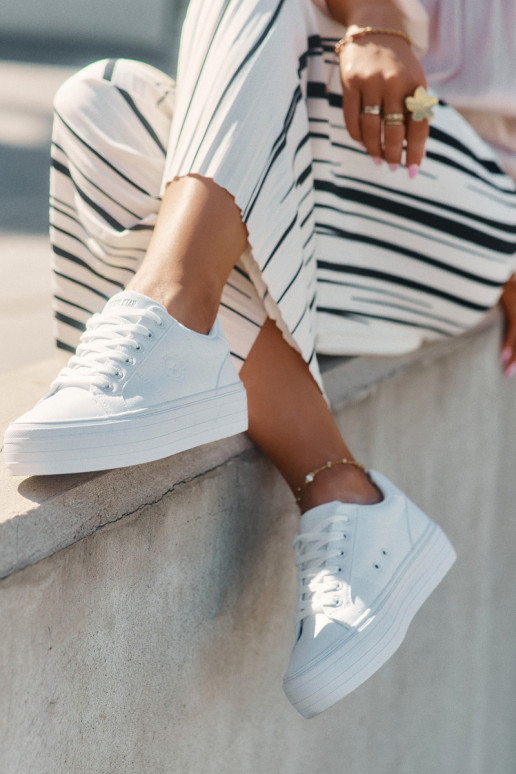 Eko Haut Freizeitschuhe mit einer Plattform Big Star RR274298 Zueiße Farbe