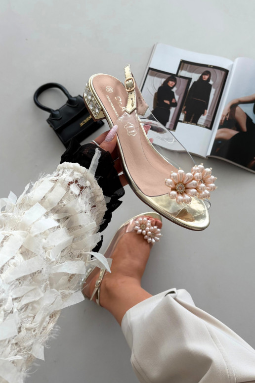 Durchschauen Sandalen Auf niedrigem Absatz Mit Dekorationeni Detalami D&A MR52-229 goldene Farbe