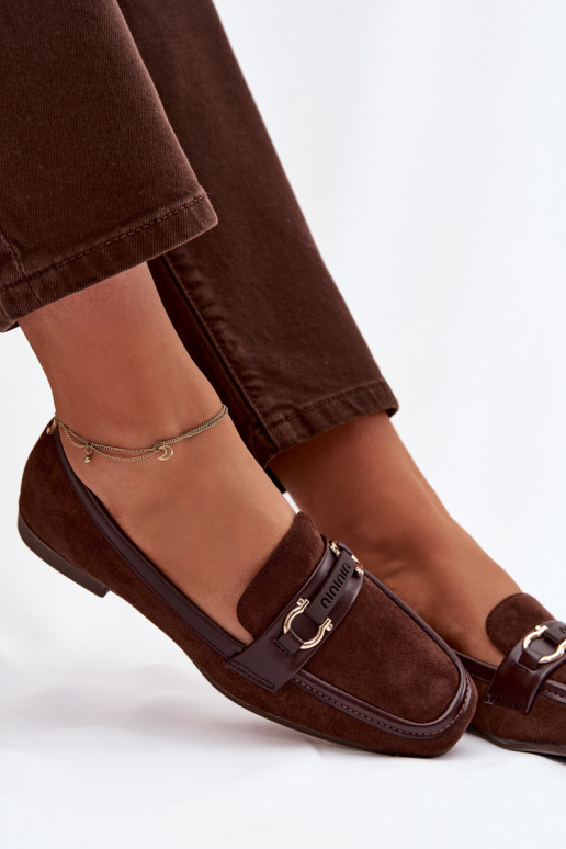 Damenmokassins mit dekorativen Elementen, in schokoladenbrauner Farbe Evelora