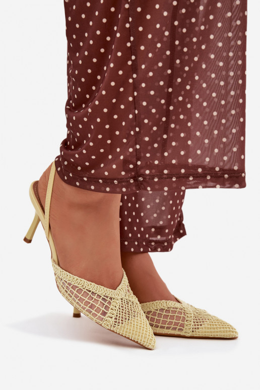 Sandalen mit durchbrochenen Elementen mit dünnen Absätzen gelbe Farbe Hanelis