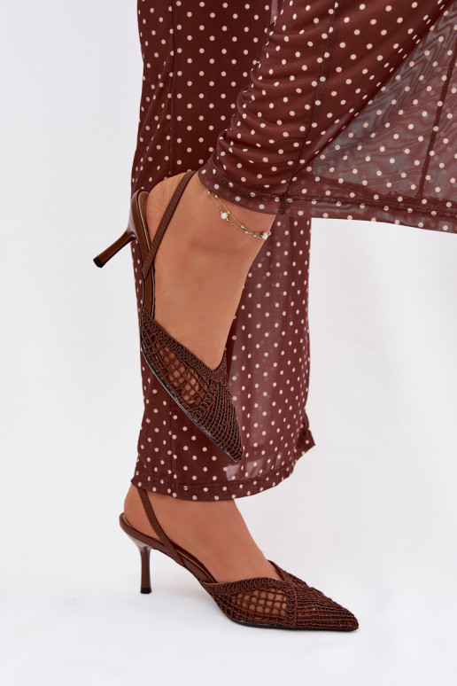 Sandalen mit durchbrochenen Elementen mit dünnen Absätzen braune Farbe Hanelis