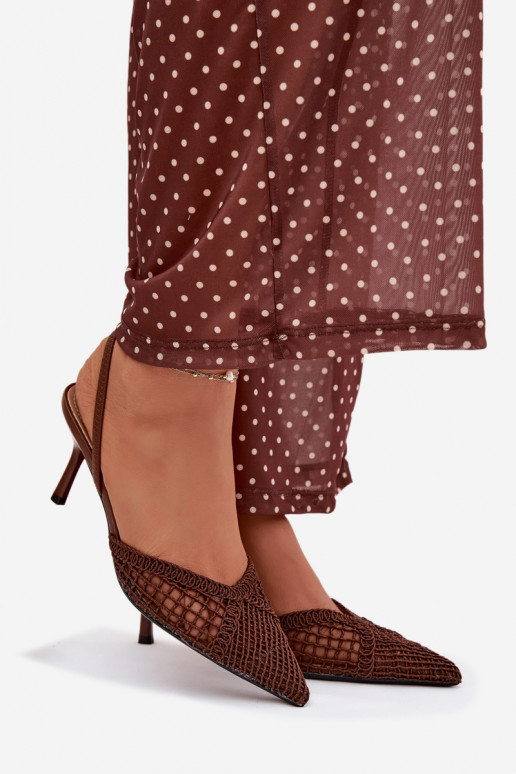 Sandalen mit durchbrochenen Elementen mit dünnen Absätzen braune Farbe Hanelis