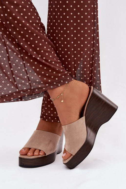 Damenhausschuhe Auf einem Keil Beige Ravelia