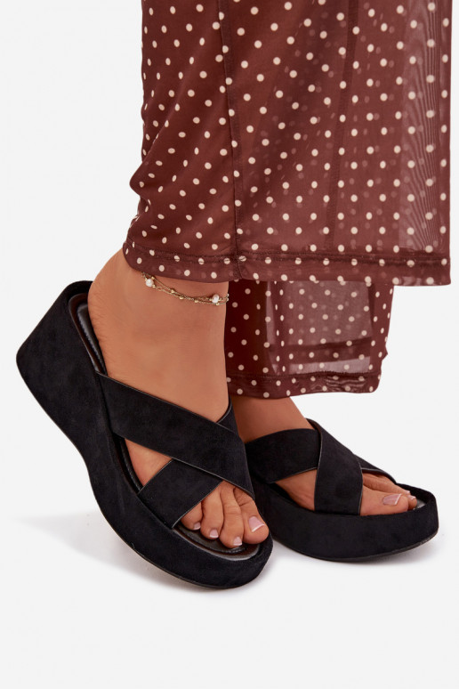 Damenhausschuhe Auf einem Keilaus Öko-INildlederu schZuarze Farbe Calorine