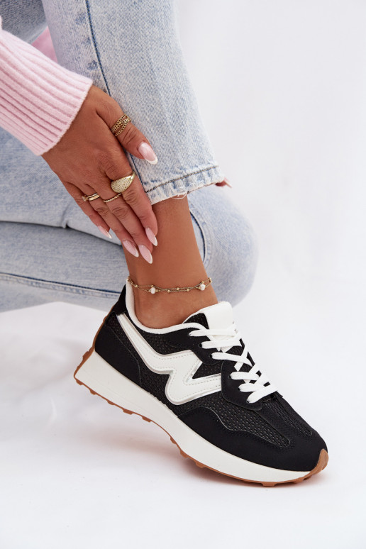 Turnschuhe Feminin mit einer Plattform schZuarze Farbe Janelora