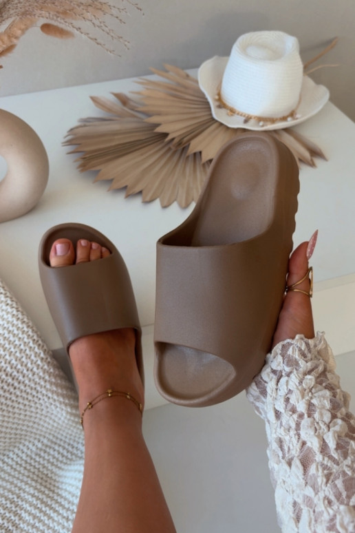 Braune Damenhausschuhe Olyria mit Plateau