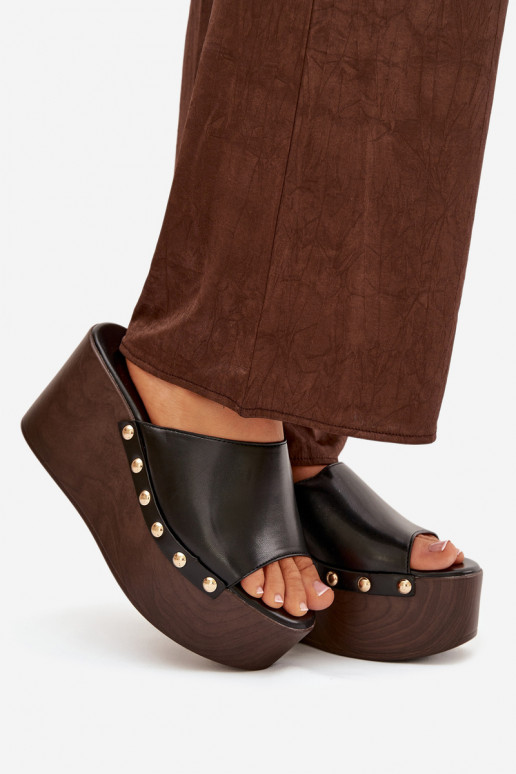 Damenflip-Flops mit Plattform und Nieten in Schwarz Taireline