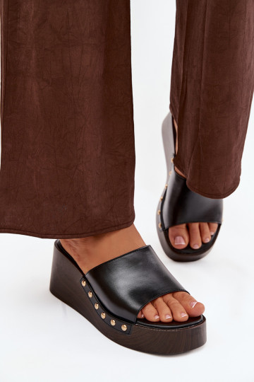 Damenflip-Flops mit Plattform und goldenen Nieten in Schwarz Arionne 2