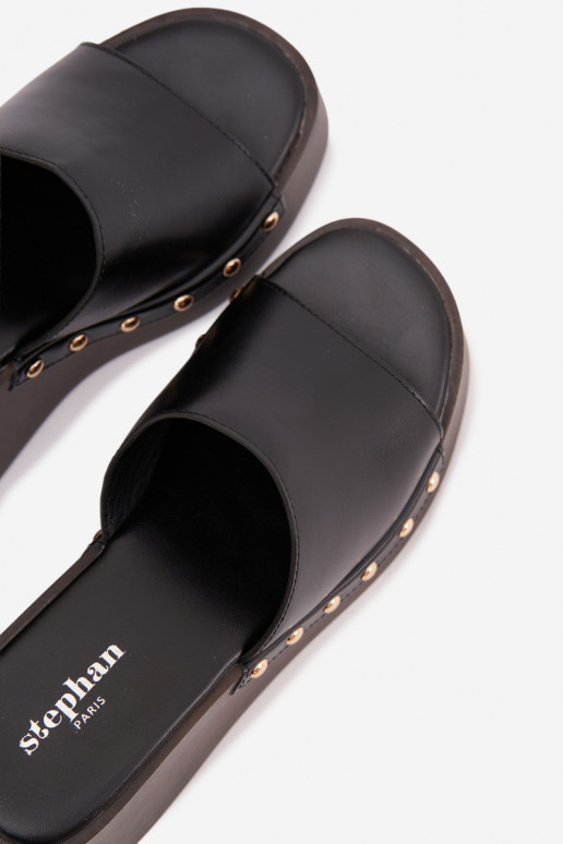 Damenflip-Flops mit Plattform und goldenen Nieten in Schwarz Arionne