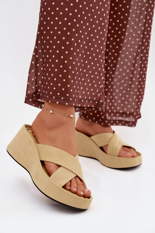 Gelbe Damen-Pantoletten auf Plateausohle aus Kunstwildleder „Calorine"