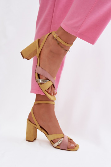 Damenhochhackige Sandalen mit Riemen aus Kunstwildleder, gelbe Farbe Karilora