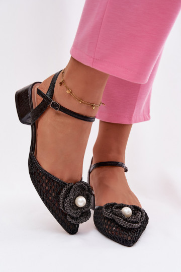Damen-Sandalen mit Absatz und dekorativen Details, schwarze Farbe Vionessa