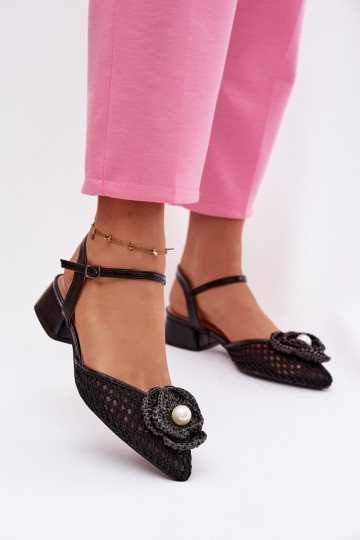 Damen-Sandalen mit Absatz und dekorativen Details, schwarze Farbe Vionessa 2