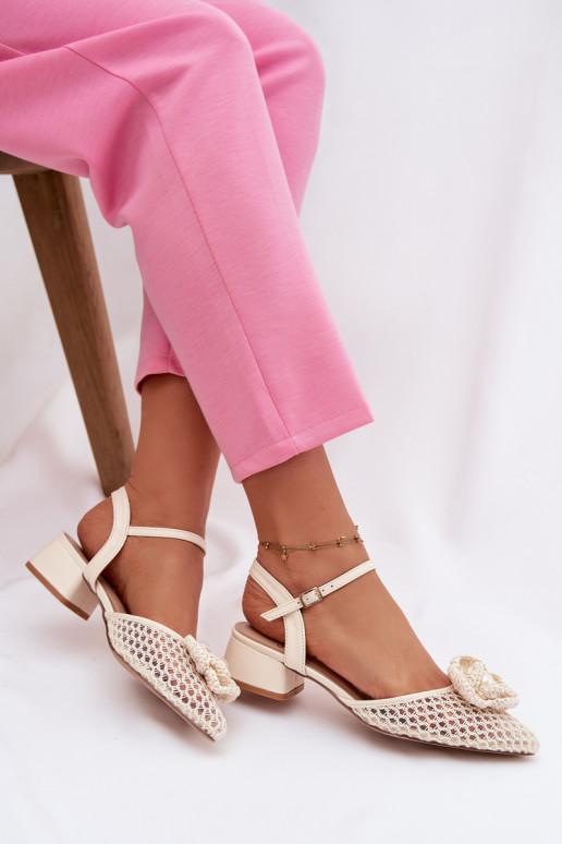 Damensandalen Klocke Mit Dekorationen Detalem elfenbeinfarbe Vionessa