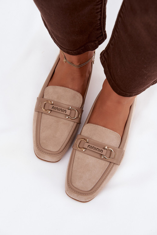 Damen sandfarbene Mokassins mit dekorativen Elementen „Evelora"
