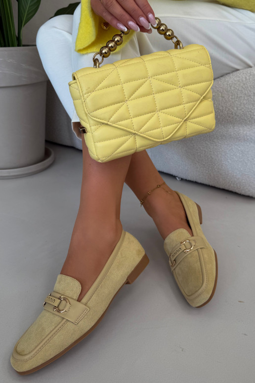 Damenmokassins mit dekorativen Elementen in Gelb Evelora