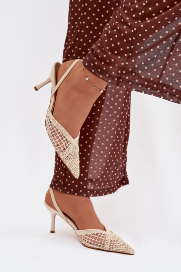 Elfenbeinfarbene „Hanelis" Sandalen mit Lochmusterelementen und dünnen Absätzen