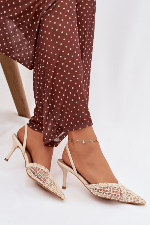 Elfenbeinfarbene „Hanelis" Sandalen mit Lochmusterelementen und dünnen Absätzen