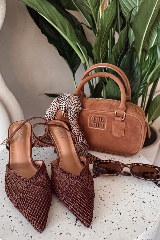 Braune „Hanelis" Sandalen mit Lochmusterelementen und dünnen Absätzen