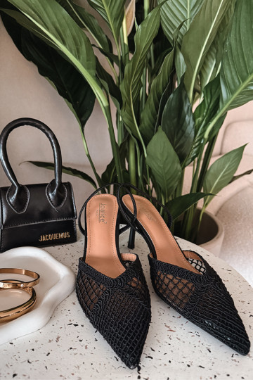 Schwarze „Hanelis" Sandalen mit Lochmusterelementen und dünnen Absätzen 2