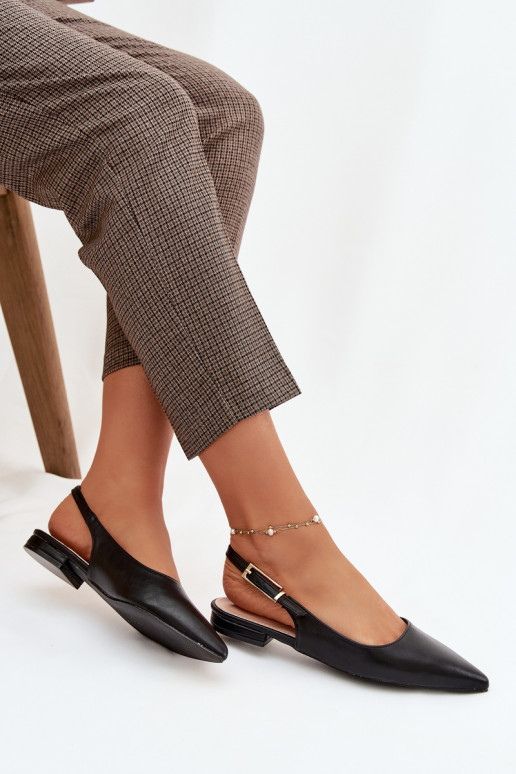 Schwarze Iverelle Ballerinas mit goldenen Schnallen