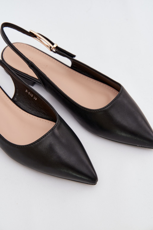 Schwarze Iverelle Ballerinas mit goldenen Schnallen