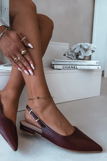 Bordeauxfarbene Iverelle Ballerinas mit goldenen Schnallen 2