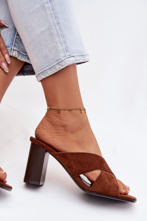 Damenhausschuhe mit Absätzen braune Farbe Denessa