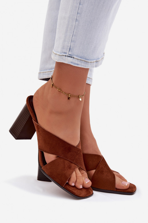 Damenhausschuhe mit Absätzen braune Farbe Denessa