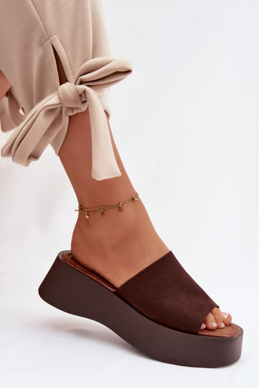 Damenhausschuhe mit einer Plattform CzekoladoZue Liorisse