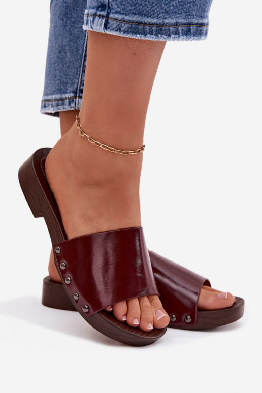 Damenhausschuhe mit Nieten mit breiten Absätzen Burgund Brinalle