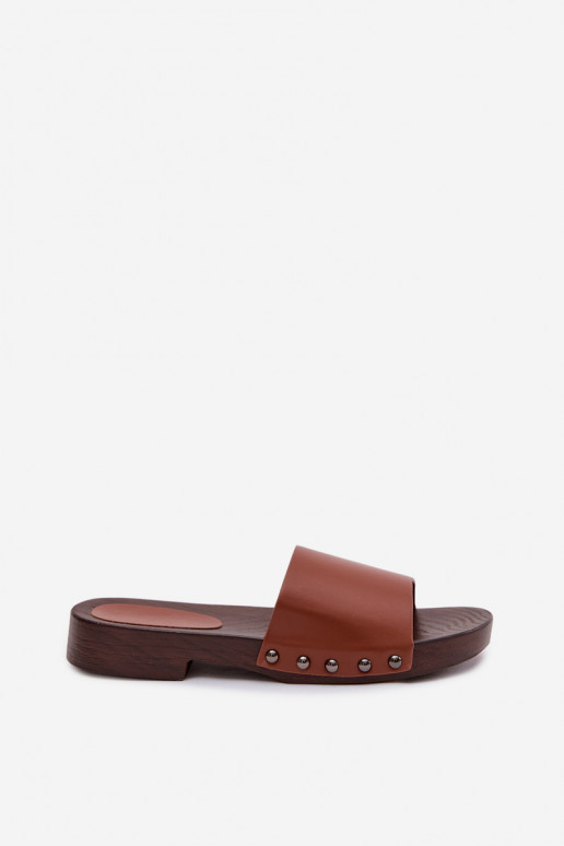 Damenhausschuhe mit Nieten mit breiten Absätzen braune Farbe Brinalle