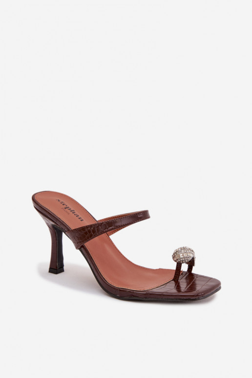 Damen schokoladenbraune Pantoletten mit dünnen Absätzen und eleganten Details Lorissa