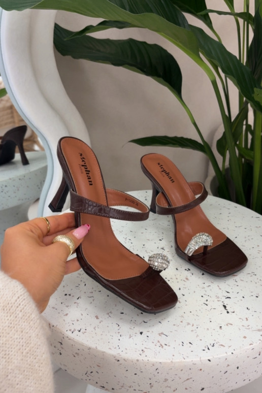 Damen schokoladenbraune Pantoletten mit dünnen Absätzen und eleganten Details Lorissa