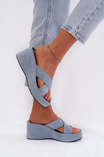 Damenhausschuhe Auf einem Keilaus Öko-INildlederu blaue Farbe Calorine