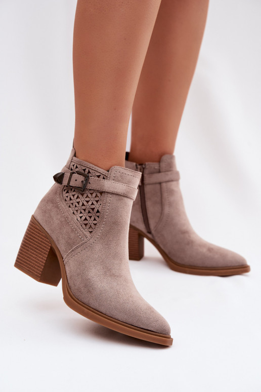 mit durchbrochenen Elementen Damenstiefel Durchbrochenm Ein Beispiel I Złotą mit Schnallen Beige Deloriah