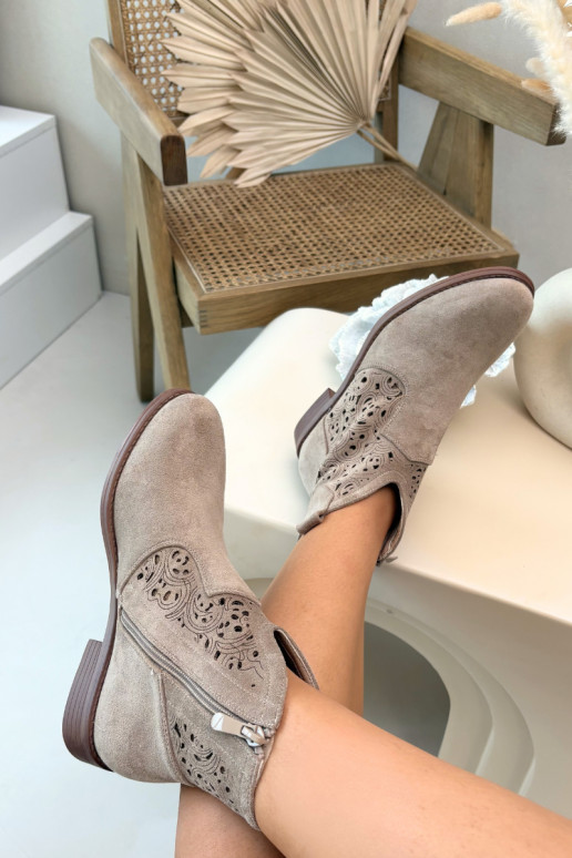 Ajourierte Damen-Stiefeletten mit breiten Absätzen S.Barski HY61-8026 sandfarbene Farbe