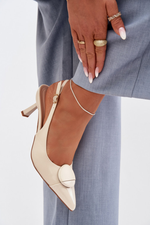 Damensandalen mit dünnen Absätzen Mit Dekorationen Detalem elfenbeinfarbe Es mussriae