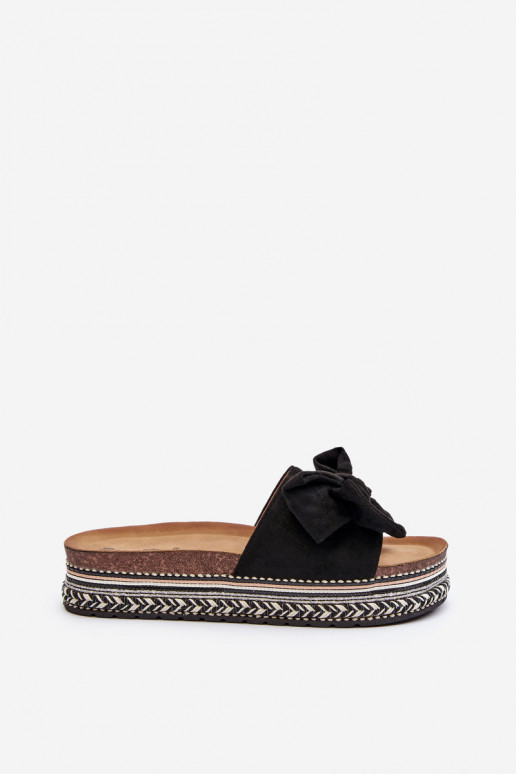 Damenhausschuhe mit einer Plattform mit Bändern schZuarze Farbe Evatria